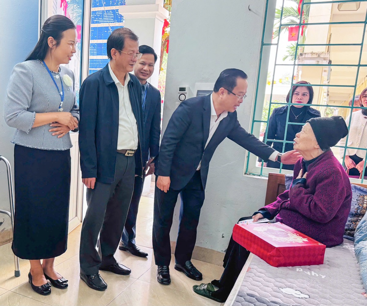 Phó Chủ tịch Thường trực HĐND Thành phố Trần Thế Cương thăm, tặng quà người có công tại xã Ứng Thiên: Lan tỏa nghĩa tình từ những hoạt động thiết thực dịp giáp Tết