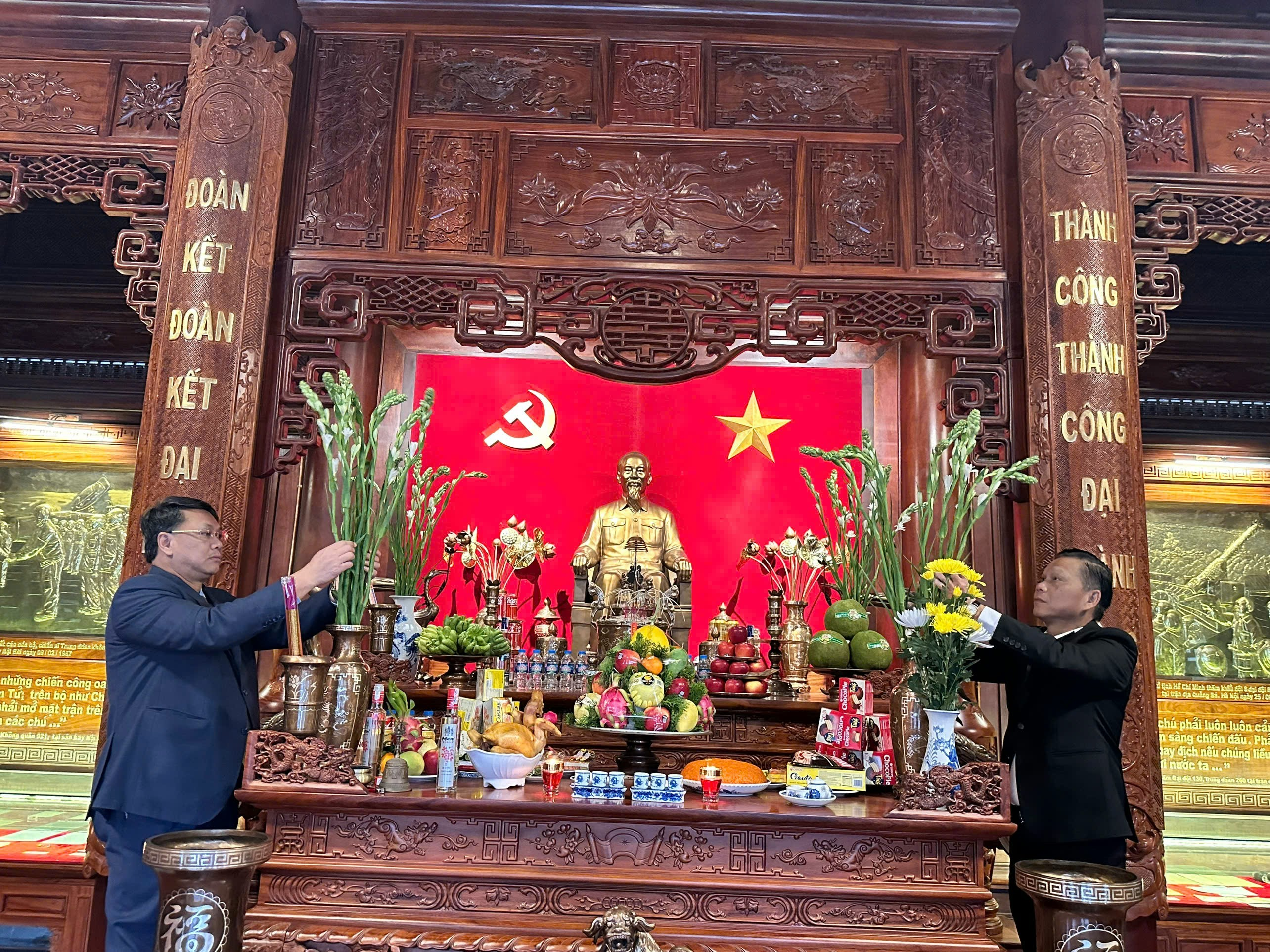 Phường Phương Liệt dâng hương tri ân Chủ tịch Hồ Chí Minh, khẳng định quyết tâm thực hiện Nghị quyết Đại hội XIV
