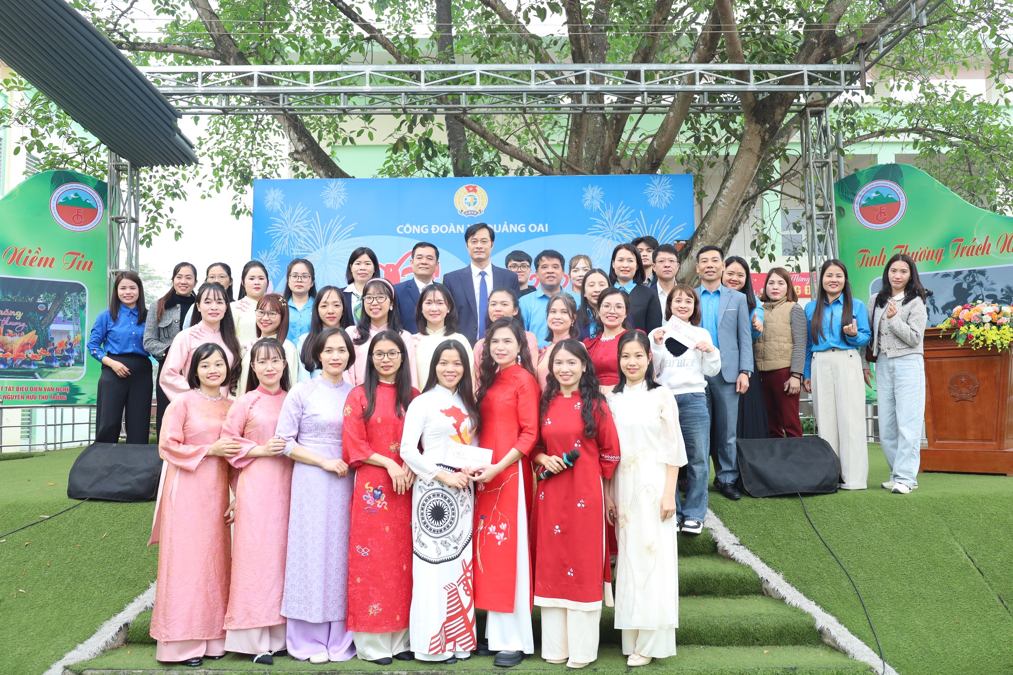 Công đoàn xã Quảng Oai tổ chức “Tết sum vầy - Xuân ơn Đảng” tại Trung tâm Phục hồi chức năng người khuyết tật Thụy An
