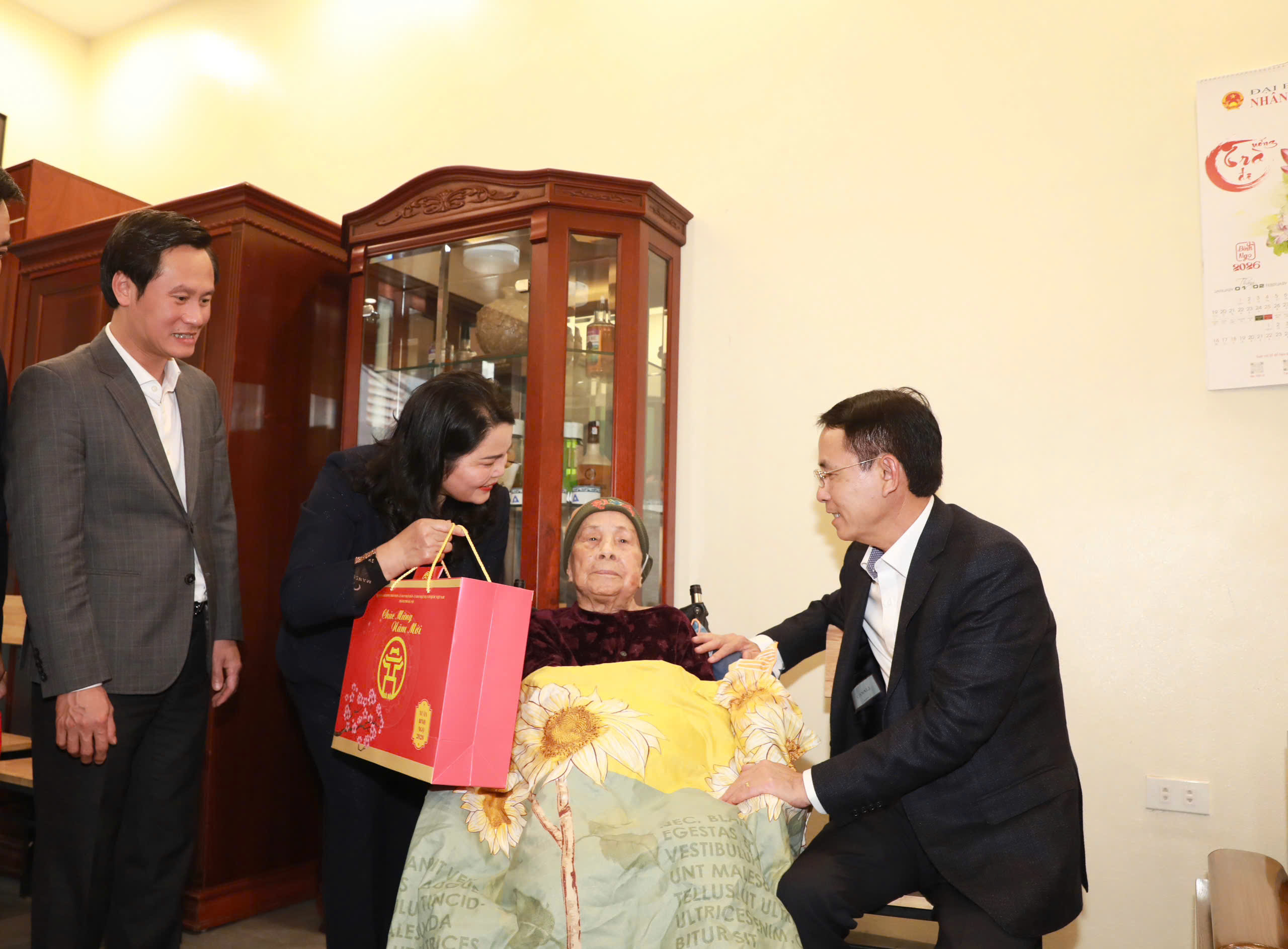 Phó Bí thư Thành ủy Nguyễn Trọng Đông thăm, chúc Tết gia đình chính sách xã Phúc Thịnh