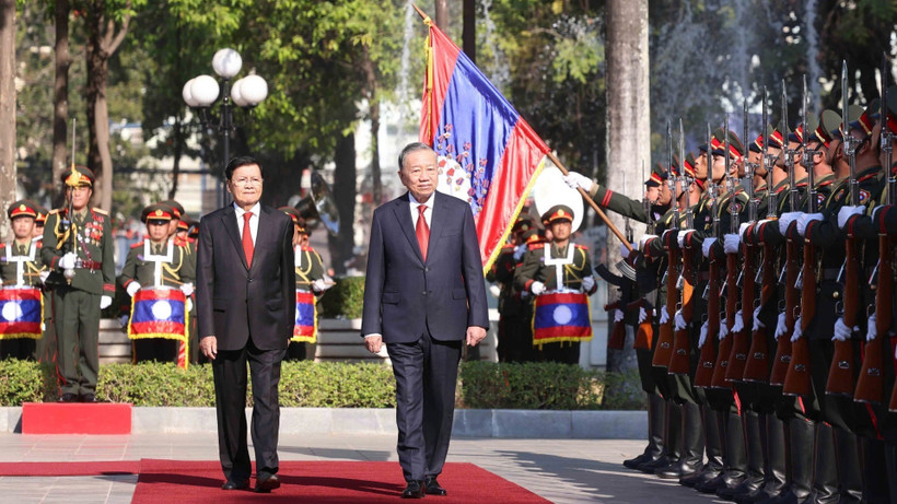 Lễ đón trọng thể Tổng Bí thư Tô Lâm tại thủ đô Vientiane của CHDCND Lào