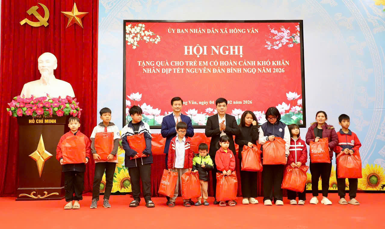 Xuân ấm áp đến với trẻ em có hoàn cảnh khó khăn ở xã Hồng Vân