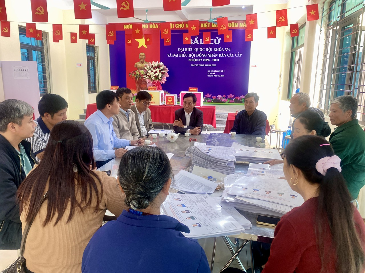 Ủy ban MTTQ Việt Nam xã Hòa Xá giám sát công tác chuẩn bị bầu cử tại các tổ bầu cử