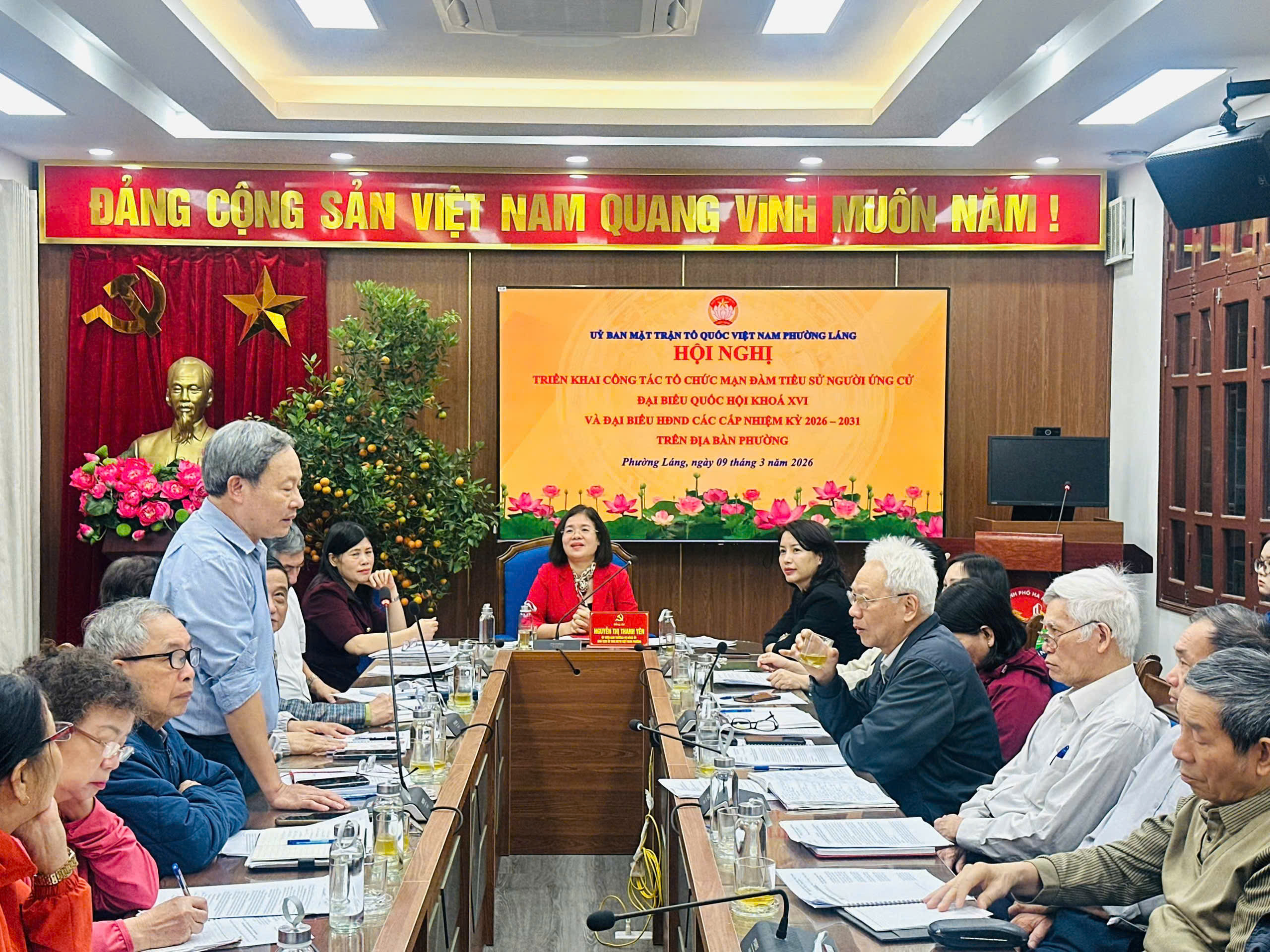 Phường Láng tổ chức mạn đàm tiểu sử người ứng cử, giúp cử tri chủ động tìm hiểu trước ngày bầu cử