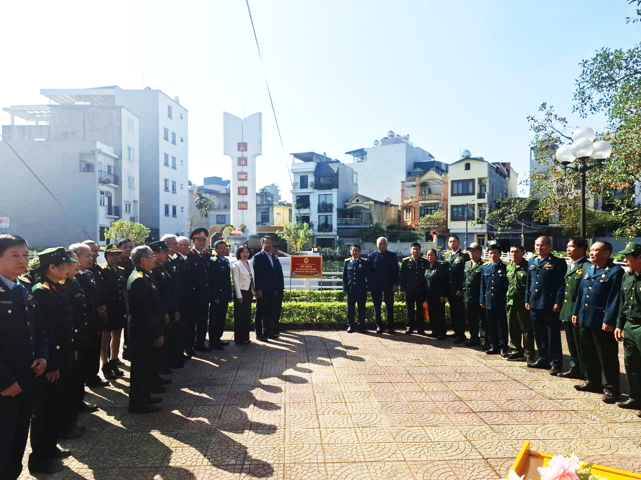 Phường Việt Hưng ra mắt mô hình “Dân vận khéo” chăm sóc Đài tưởng niệm liệt sỹ cụm Giang Biên