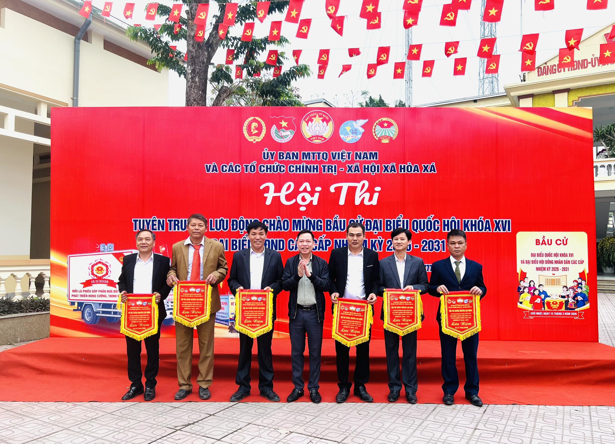 Xã Hòa Xá rộn ràng, náo nức cờ hoa trong ngày hội tuyên truyền bầu cử