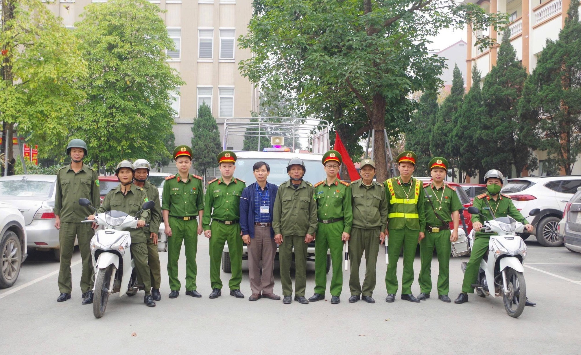 Công an xã Quảng Oai quyết liệt tháo gỡ “điểm nghẽn” trật tự công cộng phục vụ Ngày bầu cử