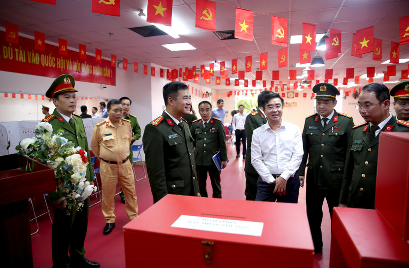 Đoàn công tác Công an thành phố Hà Nội kiểm tra công tác bảo đảm an ninh trật tự phục vụ bầu cử tại phường Khương Đình