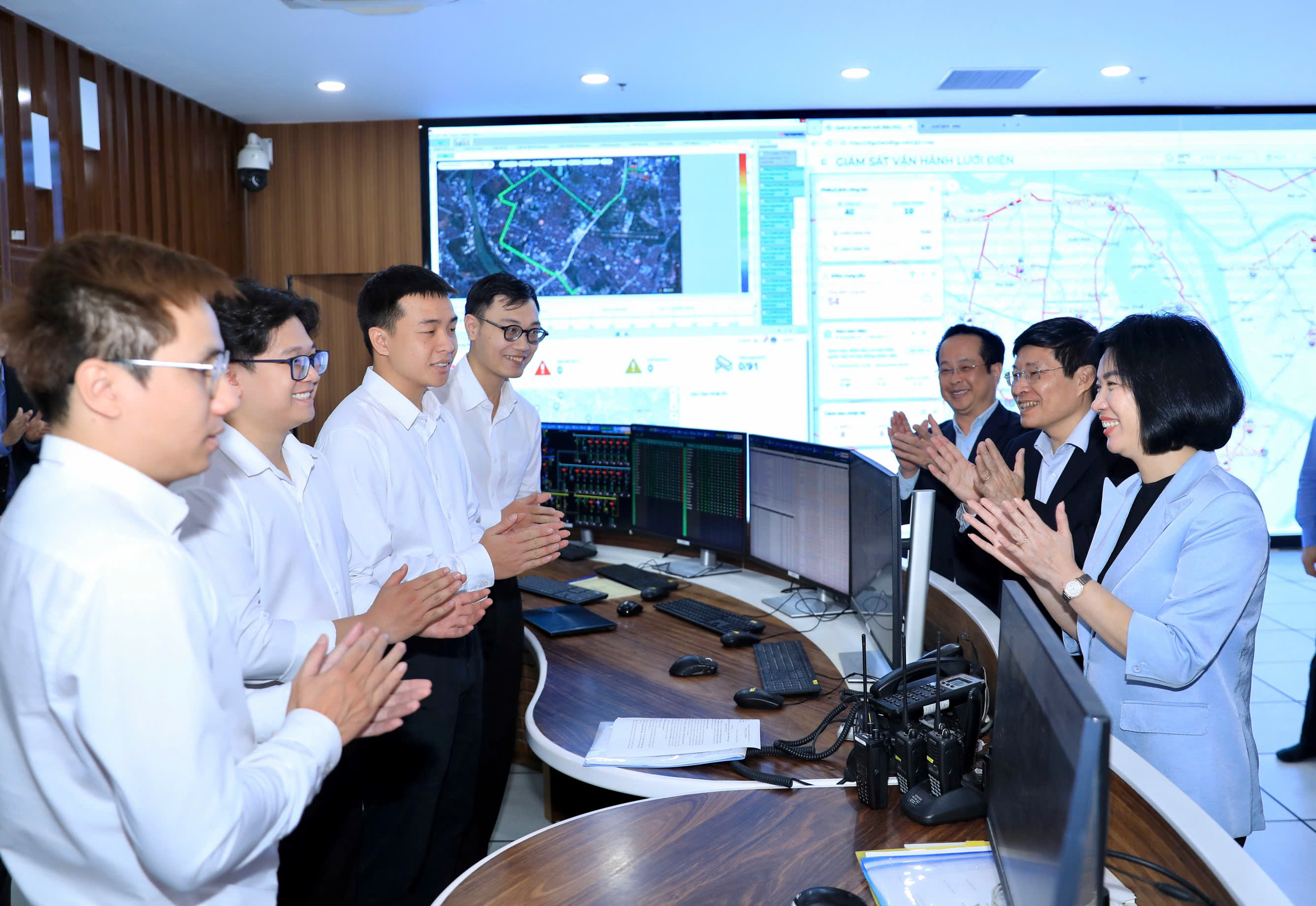 Chủ tịch Ủy ban bầu cử thành phố Hà Nội kiểm tra công tác trực phục vụ bầu cử: Bảo đảm an ninh, điện lực cho ngày hội toàn dân