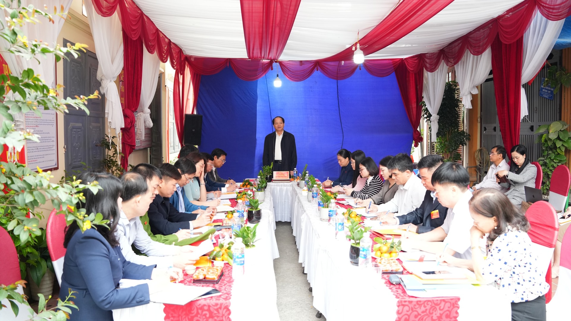 Trưởng ban Tuyên giáo và Dân vận Thành ủy Hà Nội Nguyễn Doãn Toản kiểm tra công tác chuẩn bị bầu cử tại Hoài Đức