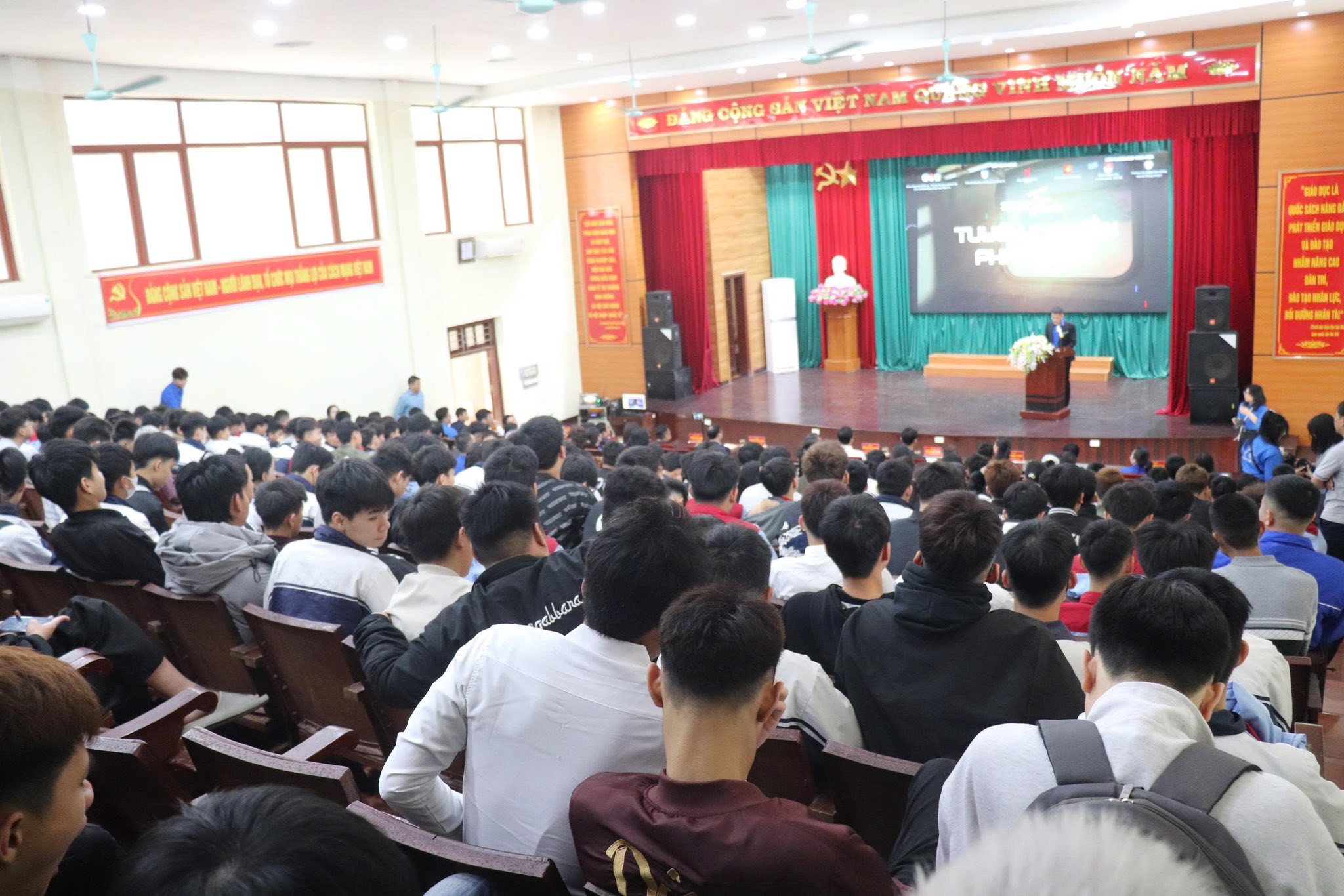 Cử tri trẻ Quảng Oai nâng cao nhận thức pháp luật, hướng tới ngày hội bầu cử