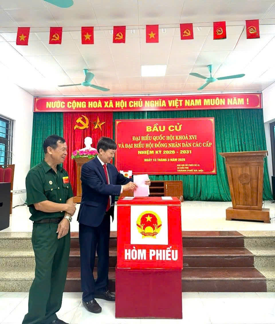 Bí thư Đảng ủy xã Phú Cát thực hiện quyền và nghĩa vụ công dân trong ngày bầu cử Quốc hội và HĐND các cấp nhiệm kỳ 2026-2031