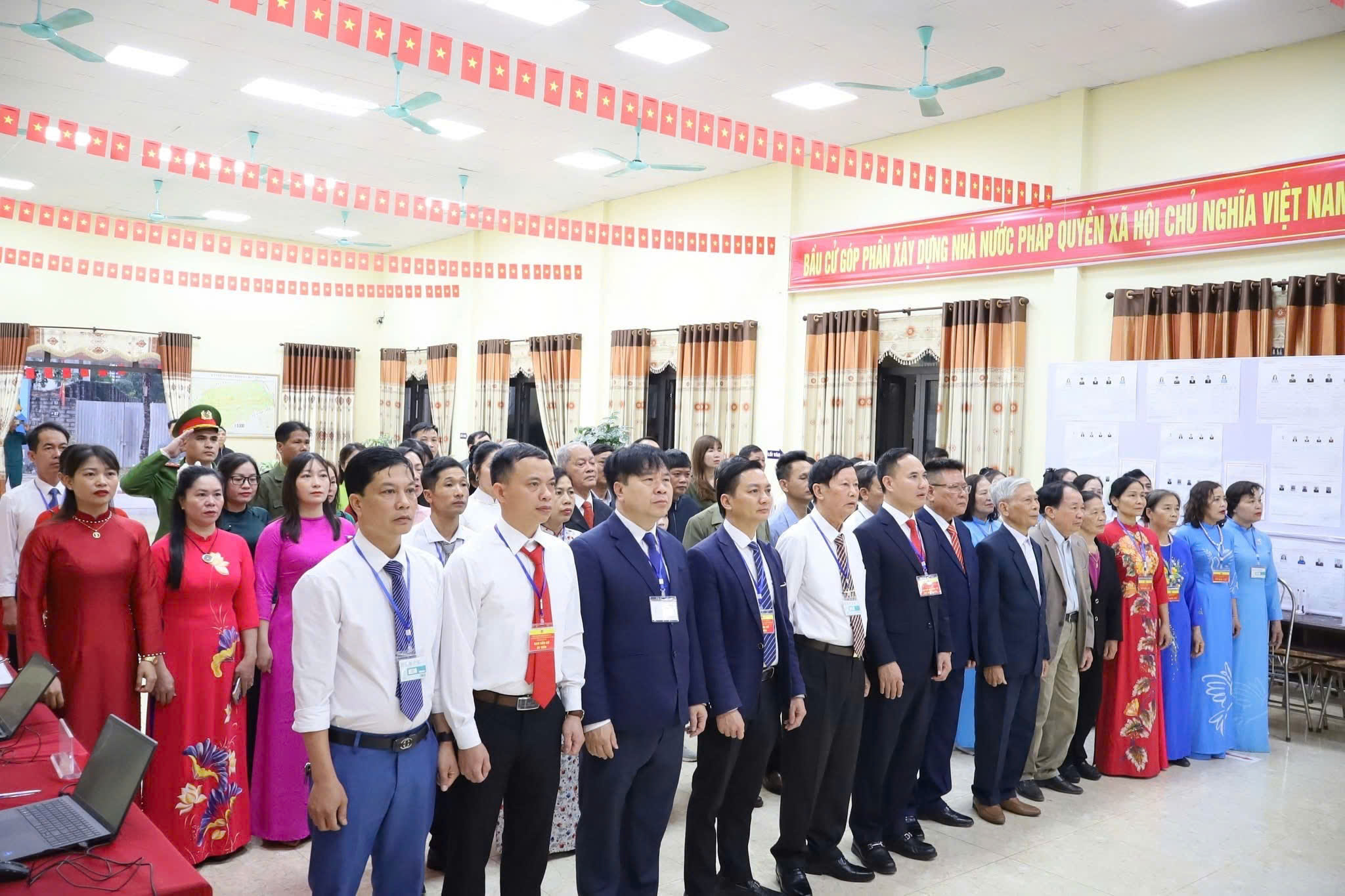 Cử tri xã Phú Cát phấn khởi tham gia ngày hội bầu cử đại biểu Quốc hội và HĐND các cấp nhiệm kỳ 2026-2031