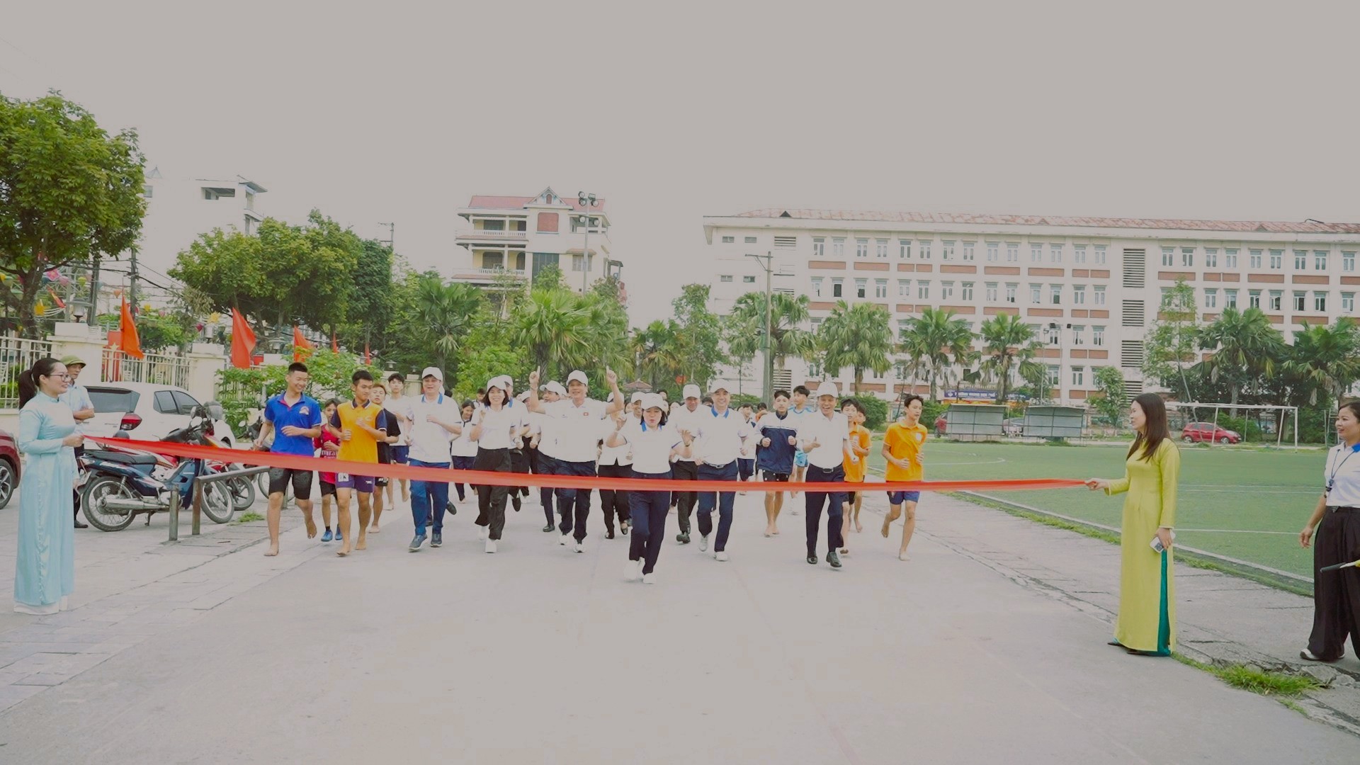 Xã Quảng Oai sôi nổi hưởng ứng Ngày chạy Olympic vì sức khỏe toàn dân năm 2026