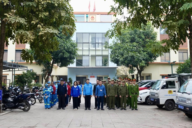 Phường Hồng Hà ra quân cao điểm lập lại kỷ cương đô thị, tạo diện mạo “sáng - xanh - sạch - đẹp” chào mừng Đại hội XIV của Đảng