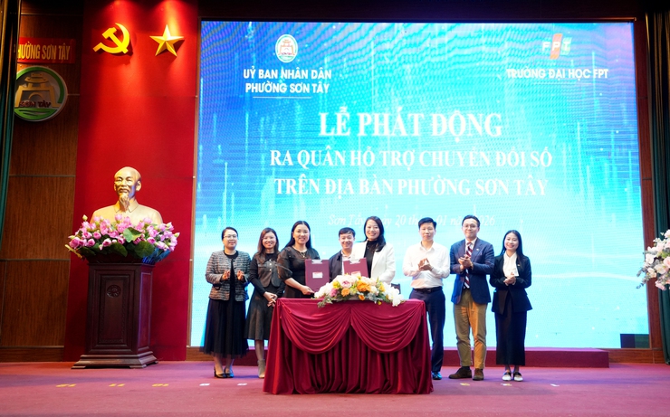 Phường Sơn Tây tăng tốc chuyển đổi số từ cơ sở, đưa dịch vụ công đến gần dân bằng hành động thực chất