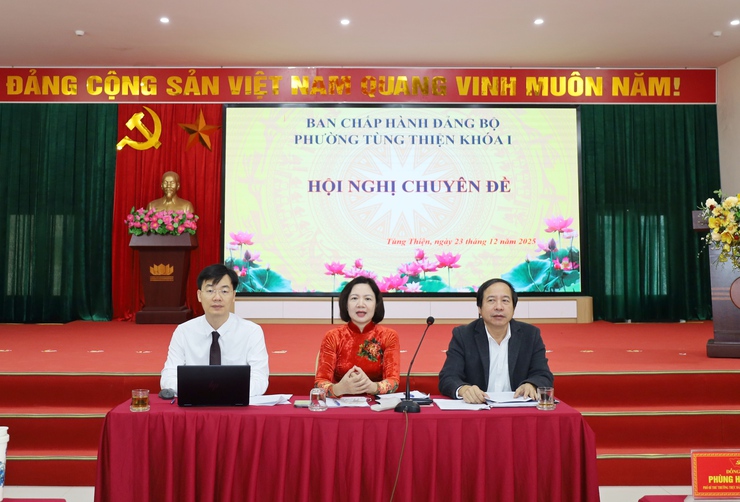 Phường Tùng Thiện kiện toàn tổ chức, bổ sung nhân sự Ban Chấp hành Đảng bộ khóa I