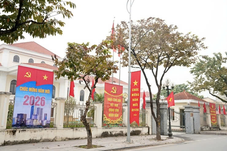 Sơn Tây chỉnh trang đô thị, tạo khí thế thi đua hướng tới năm mới 2026