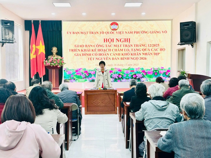 Uỷ ban MTTQ phường Giảng Võ siết chặt nhiệm vụ cuối năm, tập trung chăm lo Tết và chuẩn bị bầu cử