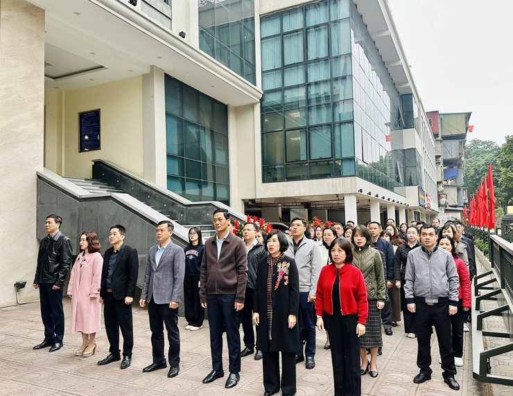 Phường Ngọc Hà siết kỷ cương hành chính, khơi dậy khí thế thi đua ngay từ lễ chào cờ đầu năm 2026