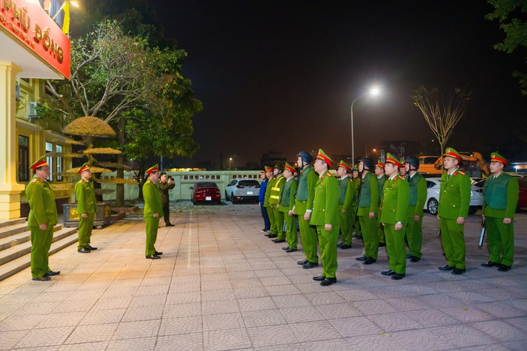Công an xã Phù Đổng siết chặt kiểm tra, tuần tra khép kín địa bàn, bảo đảm tuyệt đối an ninh Đại hội XIV của Đảng