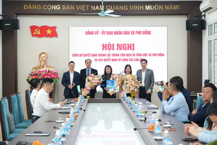 Phù Đổng kiện toàn tổ chức, thành lập Trung tâm dịch vụ tổng hợp phục vụ Nhân dân hiệu quả hơn