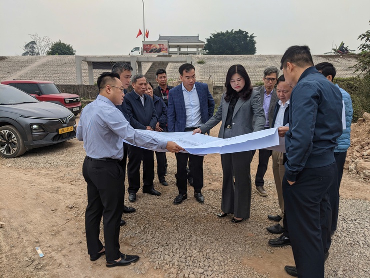Bí thư Đảng ủy xã Phù Đổng kiểm tra tiến độ loạt dự án trọng điểm, yêu cầu đẩy nhanh triển khai