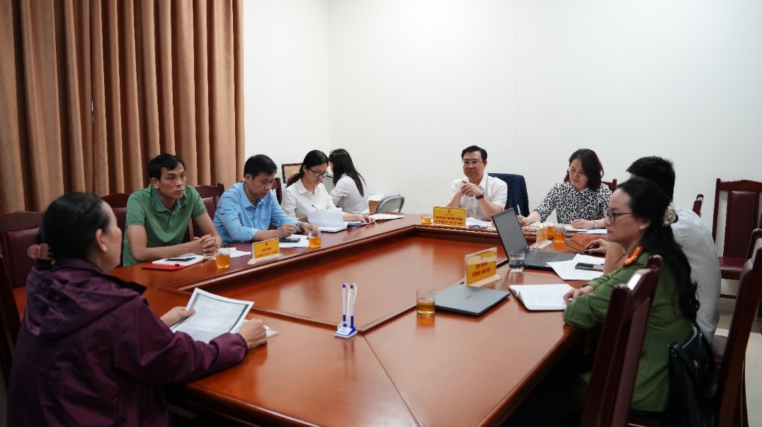  Bí thư Đảng ủy xã Hoài Đức tổ chức tiếp công dân, giải quyết nhiều kiến nghị về đất đai