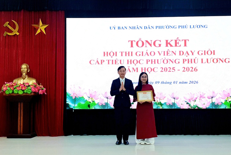 Phường Phú Lương tôn vinh giáo viên dạy giỏi, lan tỏa đổi mới giáo dục tiểu học
