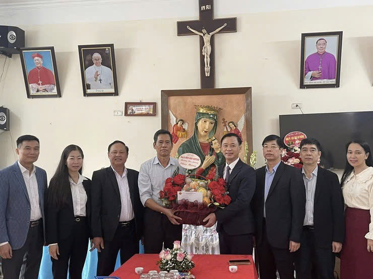 Phường Phú Lương thăm, chúc mừng Giáng sinh, tăng cường gắn kết với đồng bào Công giáo