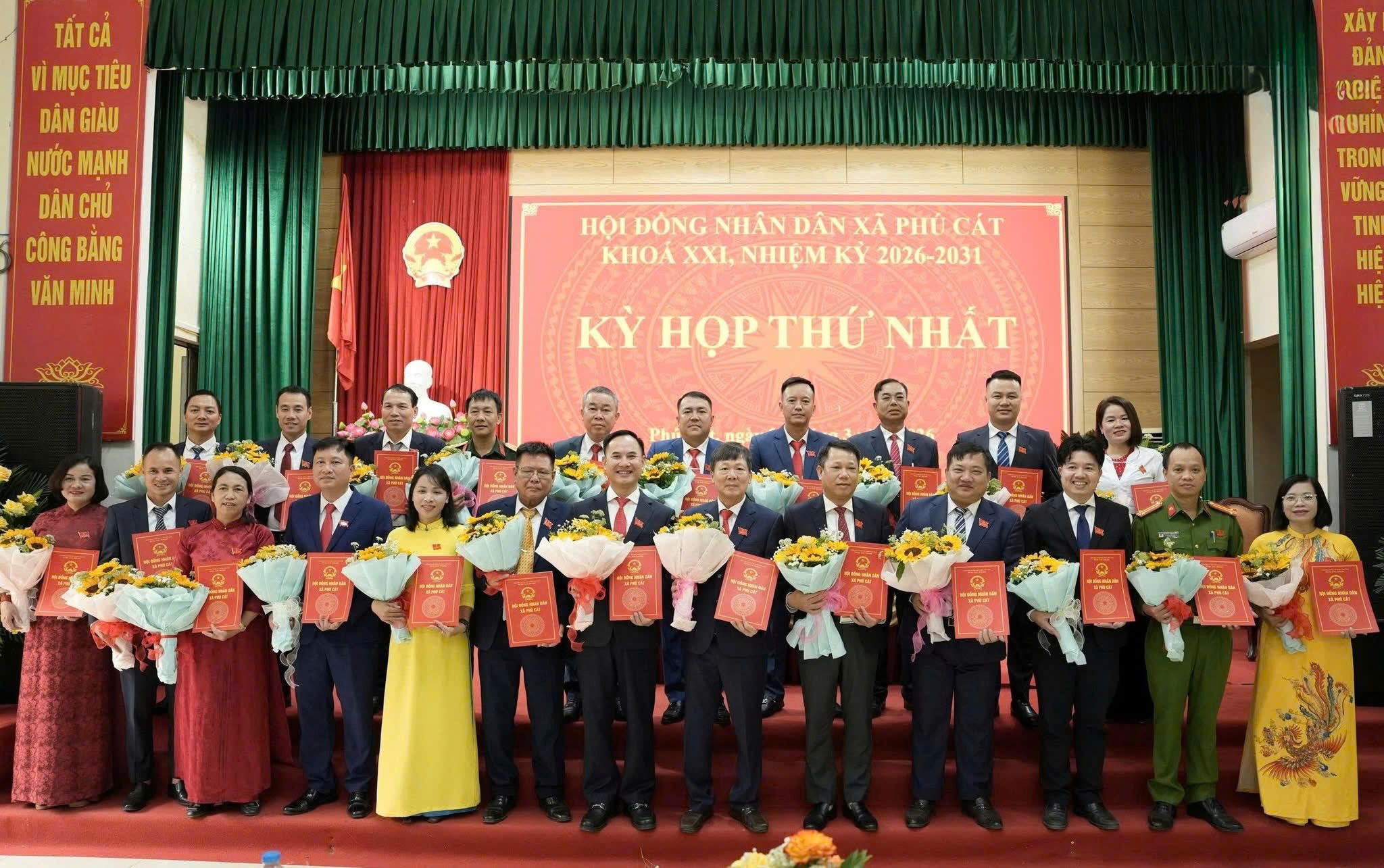 Xã Phú Cát kiện toàn bộ máy tại Kỳ họp thứ Nhất HĐND khóa XXI