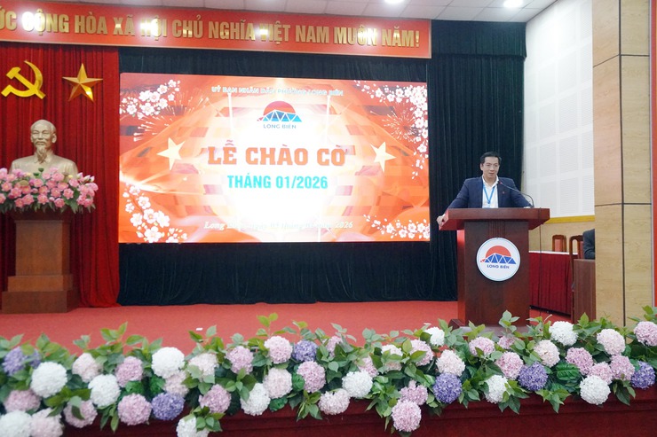 UBND phường Long Biên khởi động năm 2026 với khí thế thi đua mới, siết kỷ cương, phát huy trách nhiệm từ lễ chào cờ đầu tháng