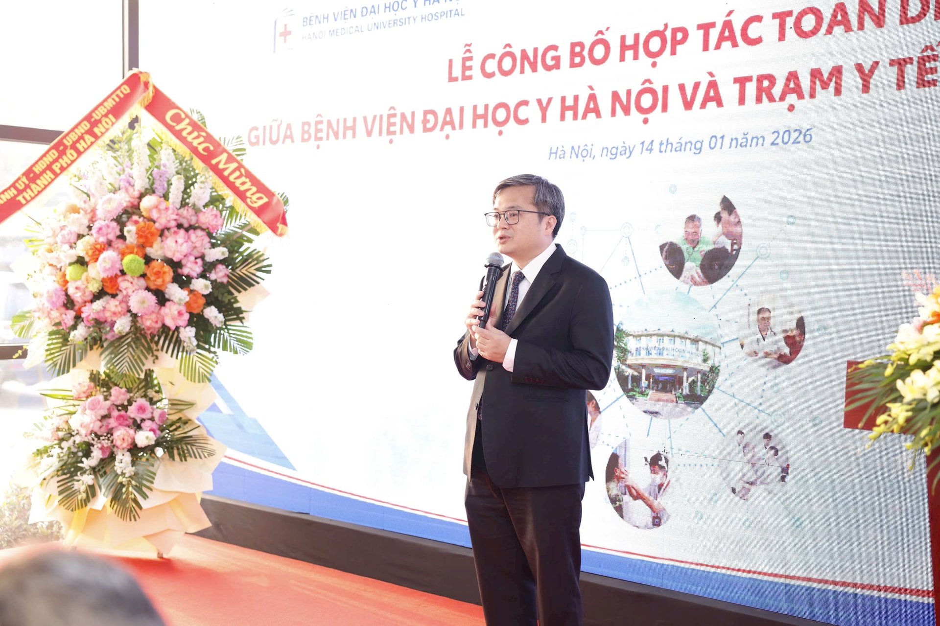 Lễ công bố hợp tác toàn diện giữa Bệnh viện Đại học Y Hà Nội và Trạm Y tế phường Vĩnh Hưng