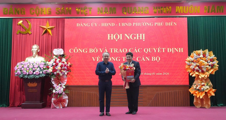Phường Phú Diễn kiện toàn đội ngũ cán bộ, tăng cường năng lực điều hành ở cơ sở