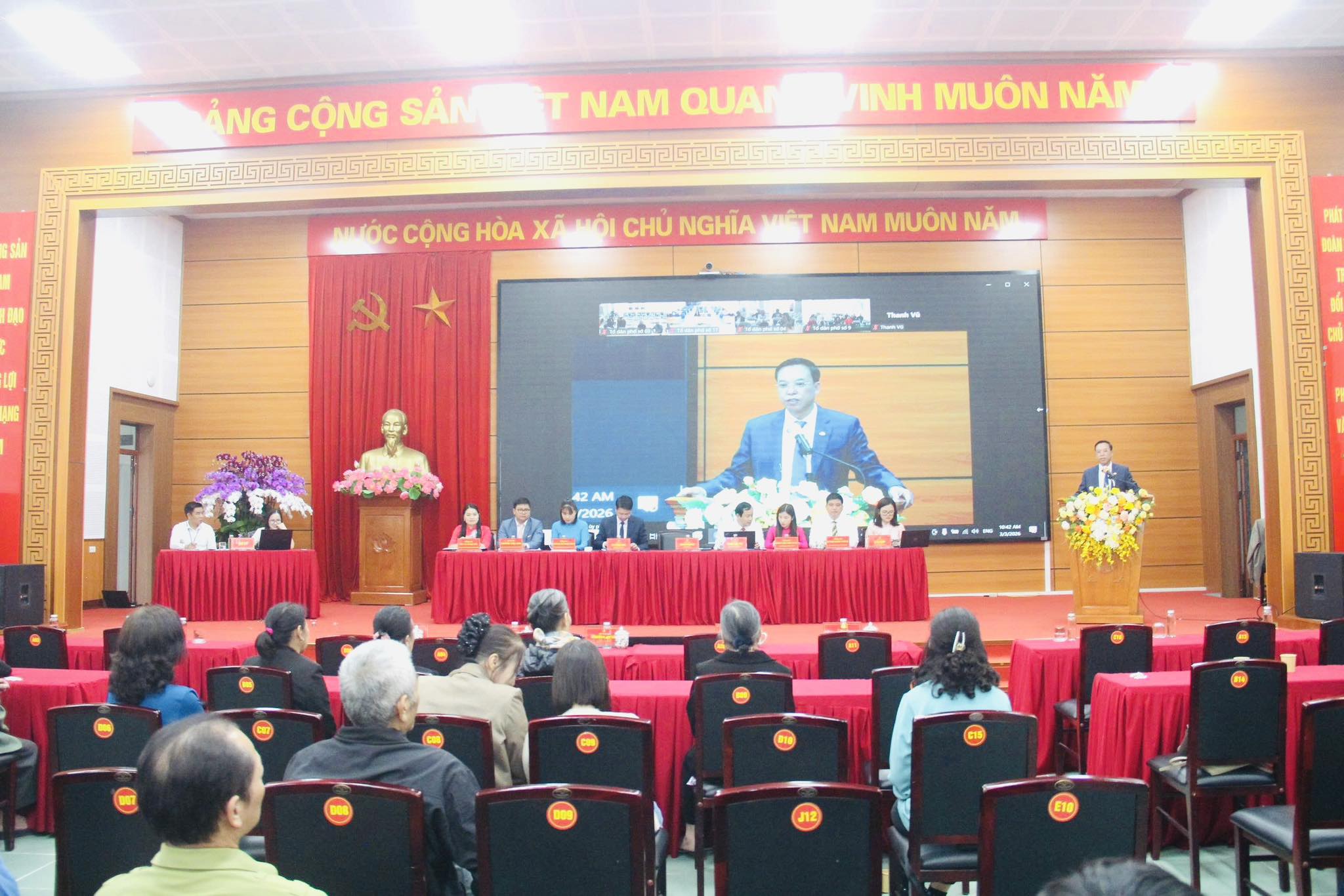 Phường Long Biên tổ chức tiếp xúc cử tri, 16 ứng cử viên trình bày chương trình hành động trước ngày bầu cử