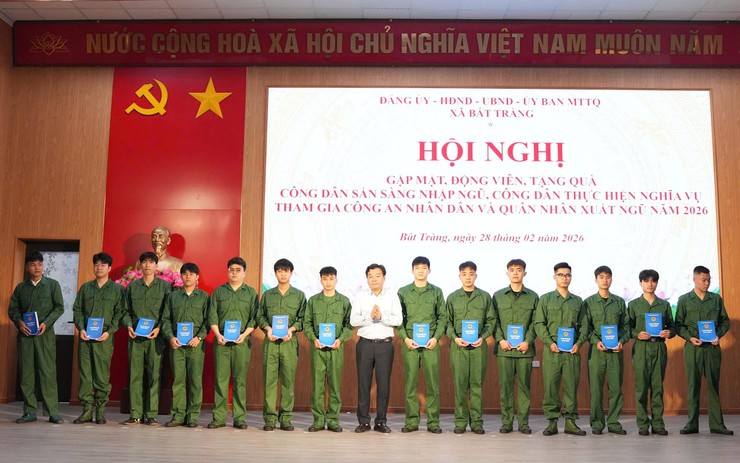 Xã Bát Tràng gặp mặt, động viên tân binh lên đường nhập ngũ năm 2026