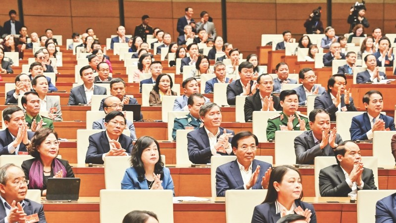 Hết lòng phụng sự nhân dân