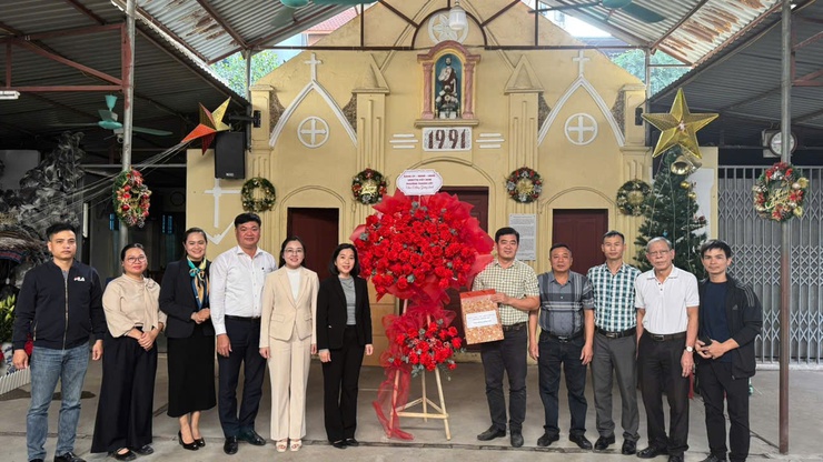 Phường Thanh Liệt thăm, chúc mừng Giáo họ Triều Khúc nhân dịp Lễ Giáng sinh 2025