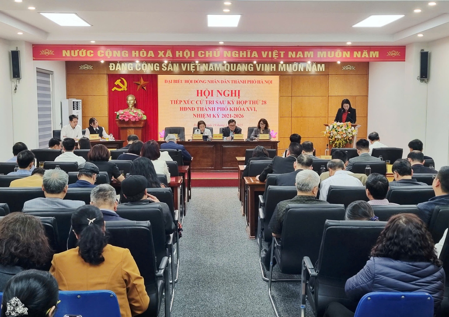 Đại biểu HĐND thành phố tiếp xúc cử tri sau Kỳ họp thứ 28, lắng nghe nhiều kiến nghị dân sinh