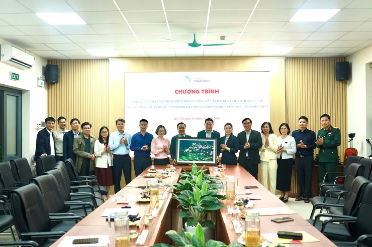 Phường Xuân Đỉnh tăng cường kết nối, trao đổi kinh nghiệm quản lý cơ sở với phường Điện Biên