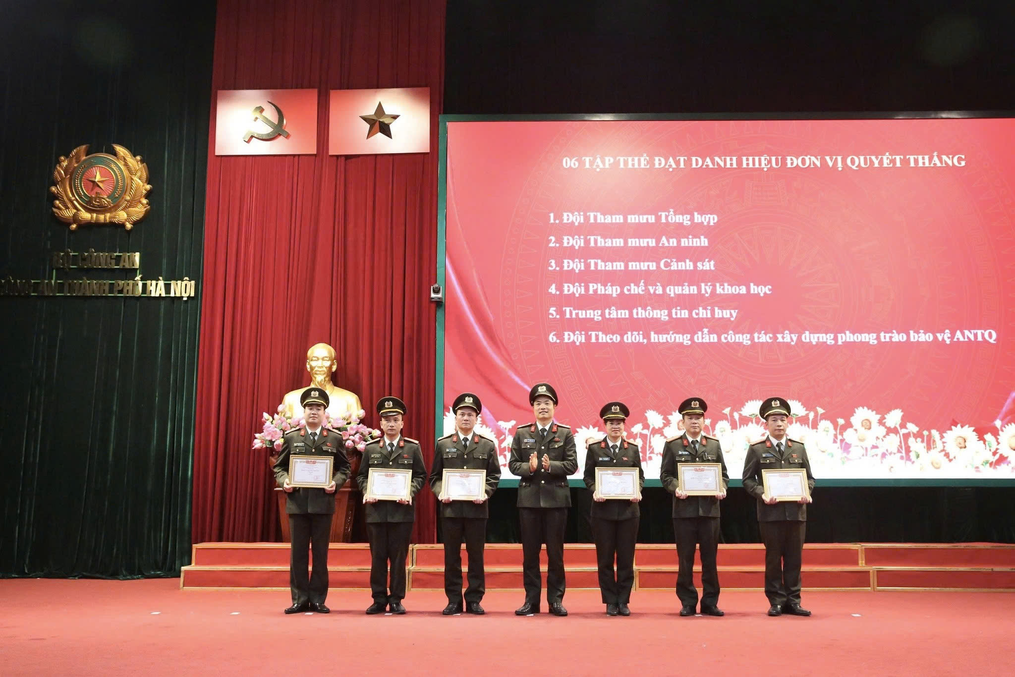 Phòng Tham mưu Công an thành phố Hà Nội tạo dấu ấn toàn diện, phát động thi đua “Vì an ninh Tổ quốc” năm 2026