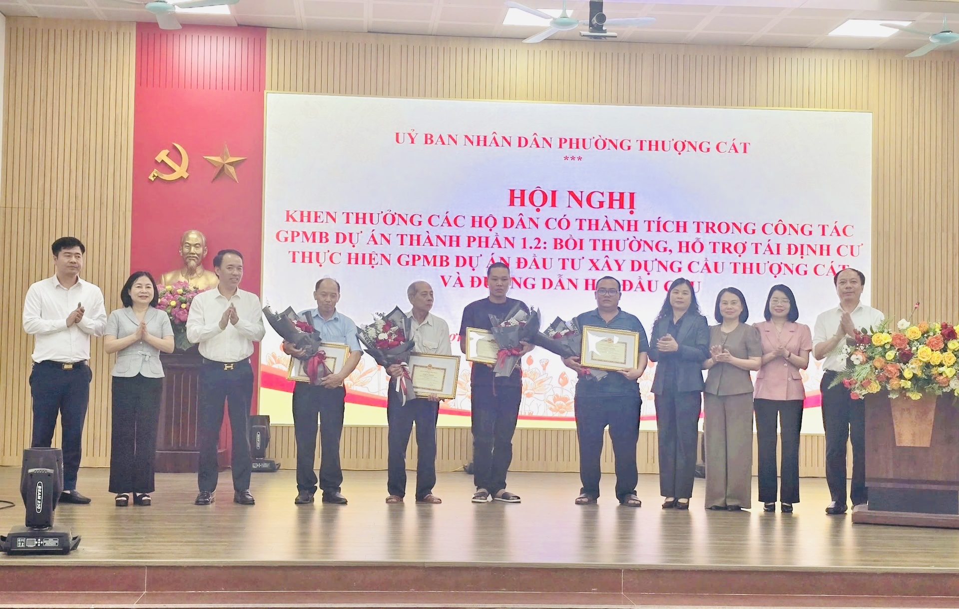 Phường Thượng Cát lan tỏa tinh thần đồng thuận, biểu dương các hộ tiên phong bàn giao mặt bằng dự án cầu Thượng Cát