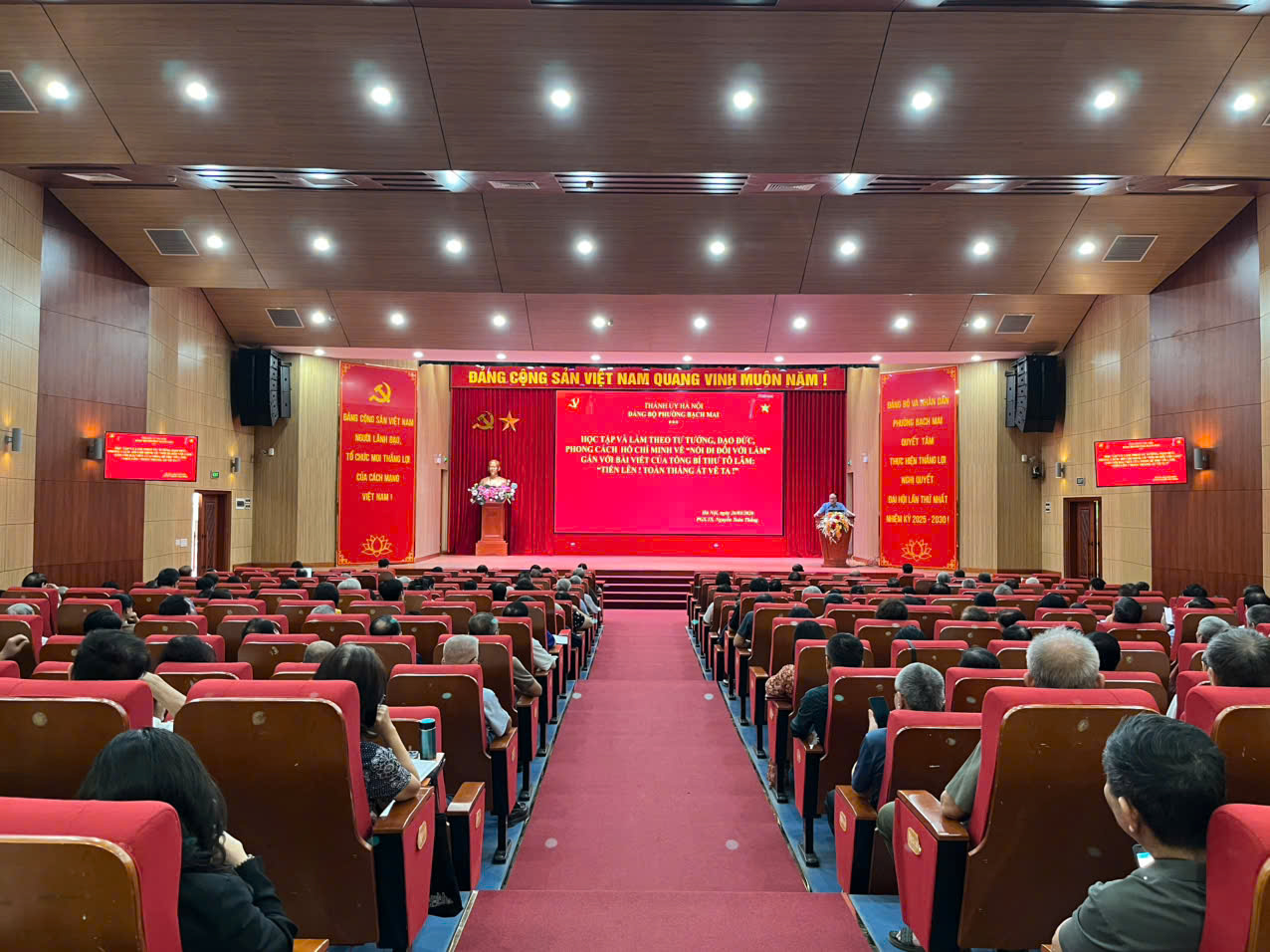 Phường Bạch Mai siết chặt kỷ cương tuyên truyền, lan tỏa tinh thần “nói đi đôi với làm” trong đội ngũ cán bộ, đảng viên