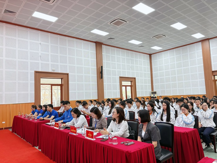 Phường Long Biên tuyên truyền pháp luật bầu cử cho gần 200 cử tri trẻ lần đầu tham gia bỏ phiếu