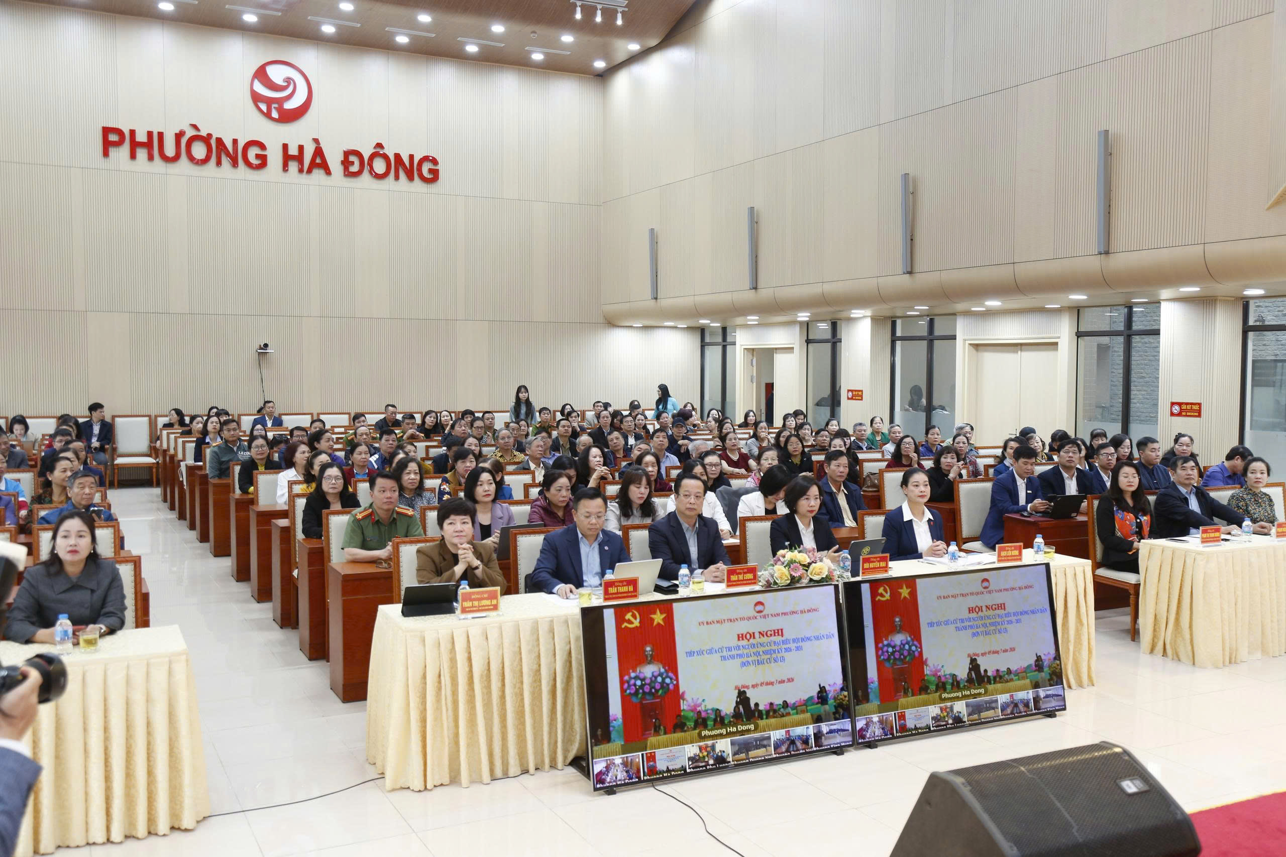 Cử tri Đơn vị bầu cử số 13 kỳ vọng vào chương trình hành động của các ứng cử viên đại biểu HĐND thành phố khóa XVII