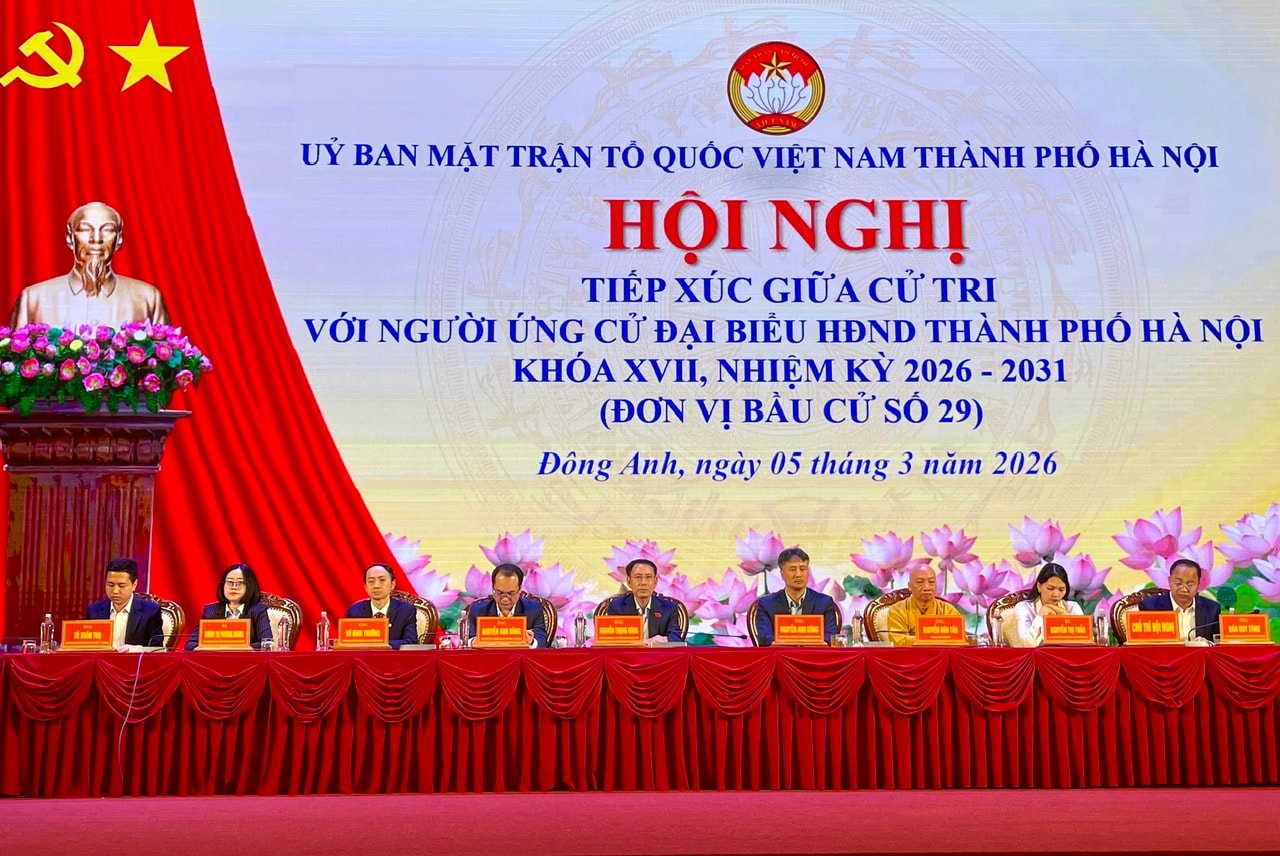 Phó Bí thư Thường trực Thành ủy Nguyễn Trọng Đông và các ứng viên tiếp xúc cử tri, vận động bầu cử