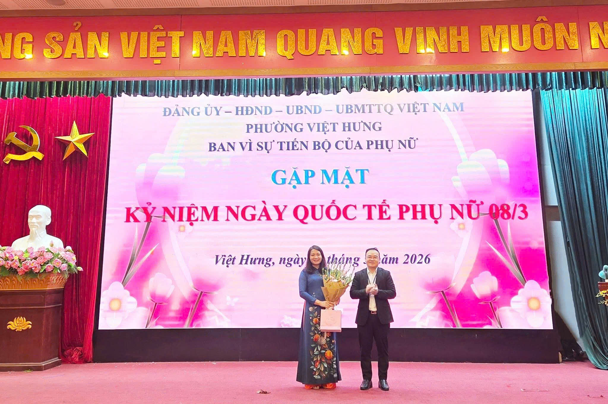 Phường Việt Hưng gặp mặt nữ cán bộ nhân kỷ niệm Ngày Quốc tế Phụ nữ 8-3
