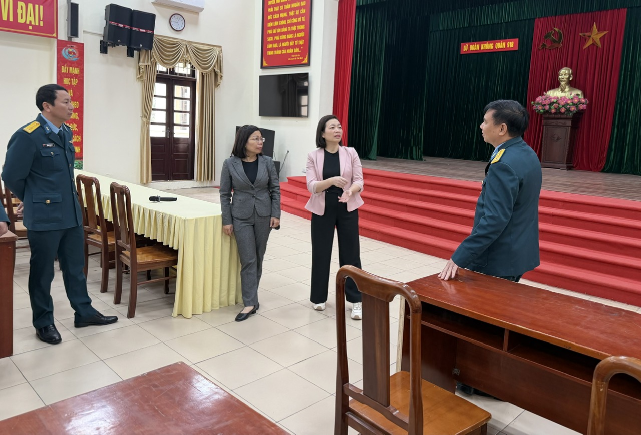 Phụ nữ phường Long Biên phát huy vai trò nòng cốt, góp phần chuẩn bị chu đáo cho cuộc bầu cử