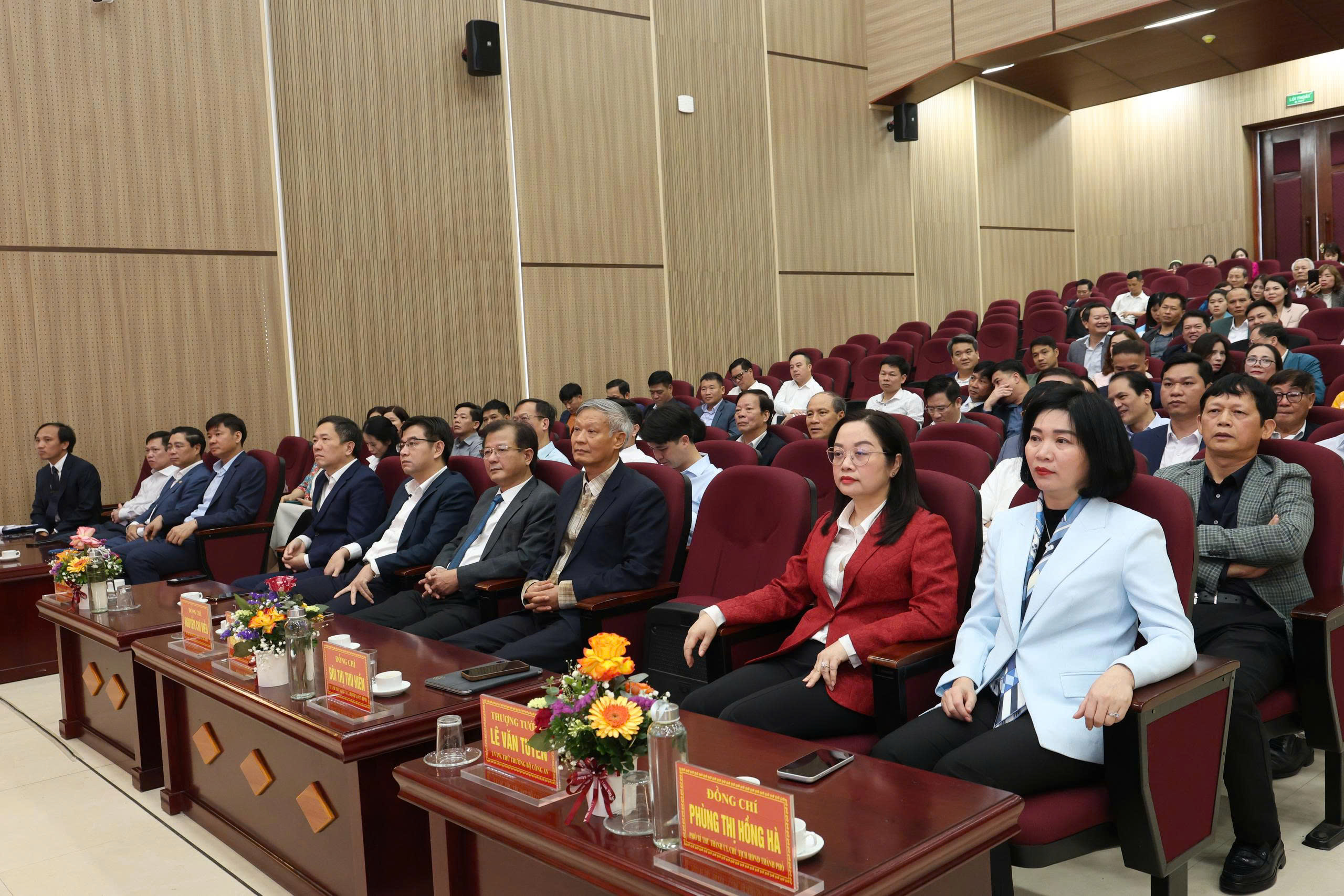 Hội đồng hương Ứng Hòa có nhiều đóng góp trong phát triển kinh tế - xã hội cho quê hương