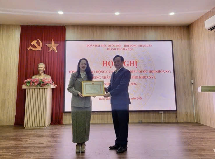 Phường Hồng Hà dự hội nghị tổng kết hoạt động Đoàn ĐBQH, HĐND thành phố, khen thưởng cá nhân tiêu biểu